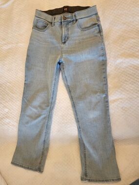 Lee Women’s Light Wash Cropped Jeans